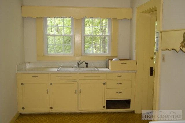 Image number 3 for the current listing