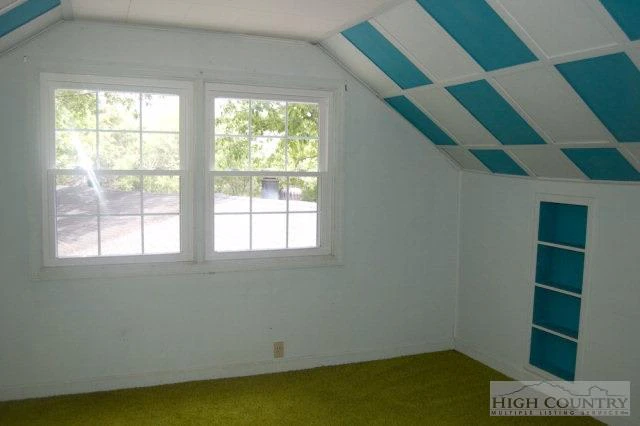 Image number 16 for the current listing