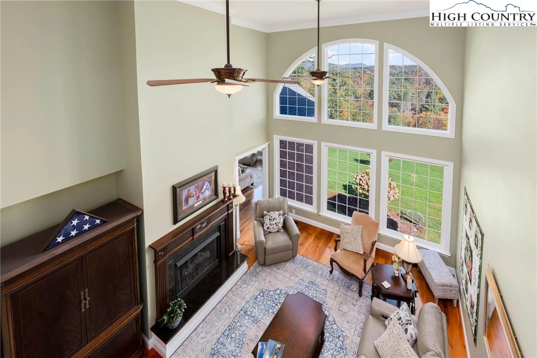 Image number 8 for the current listing