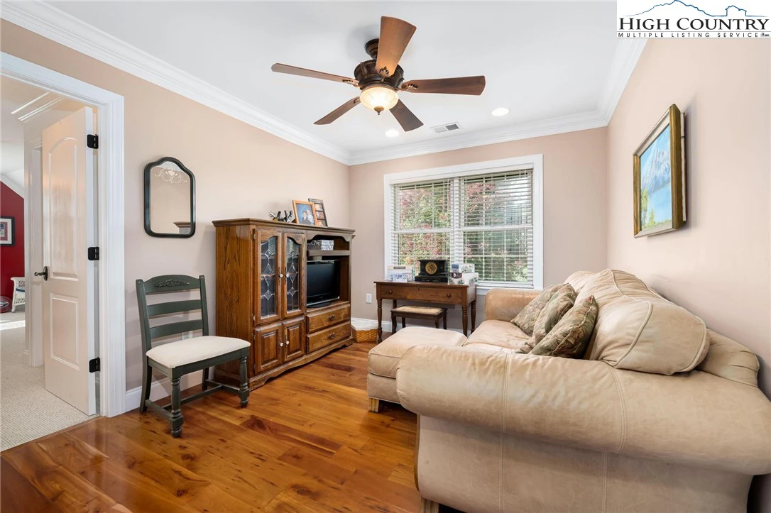 Image number 12 for the current listing
