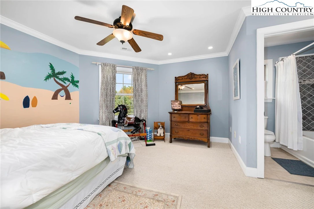 Image number 13 for the current listing