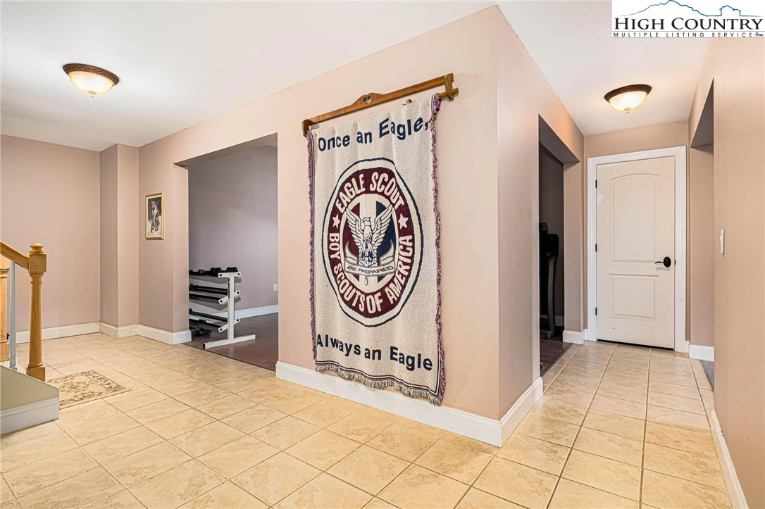 Image number 15 for the current listing
