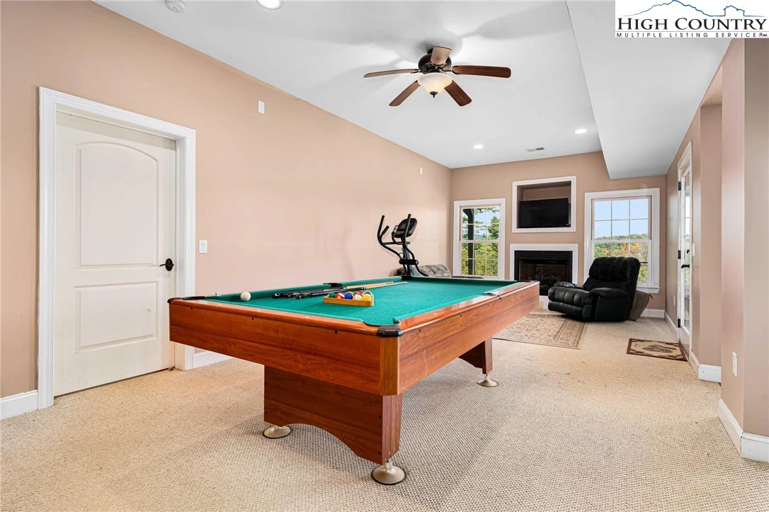 Image number 18 for the current listing