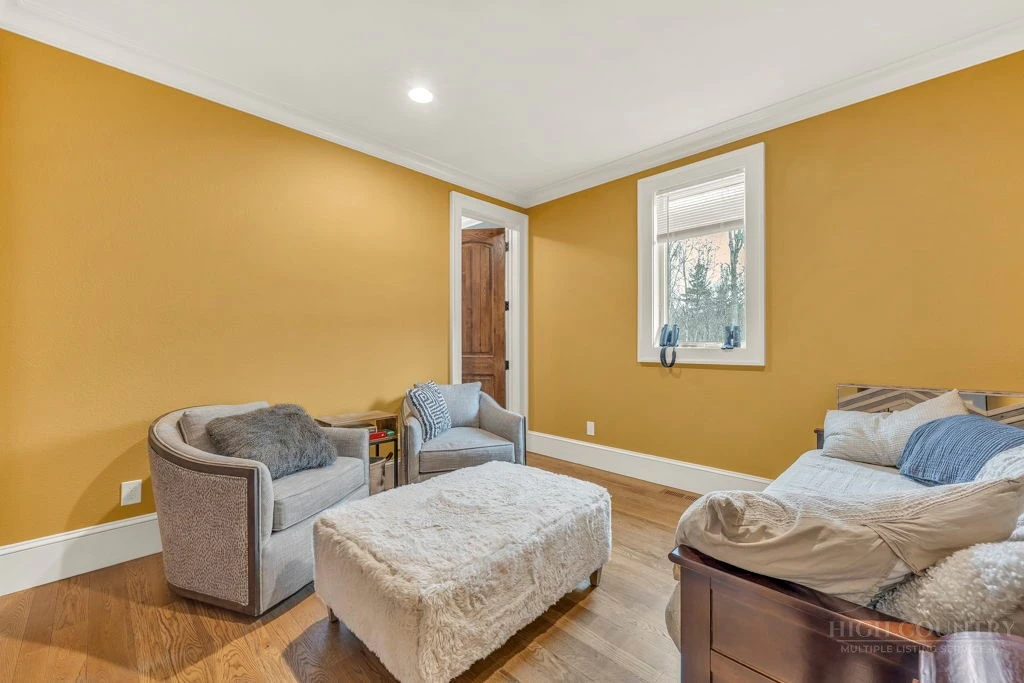 Image number 3 for the current listing