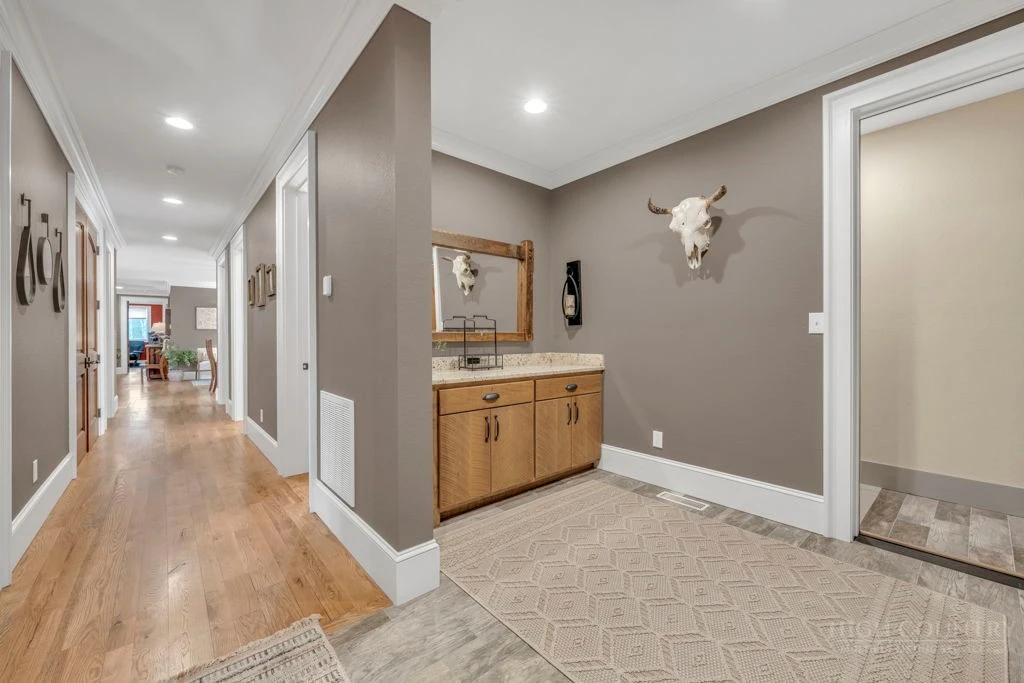 Image number 9 for the current listing