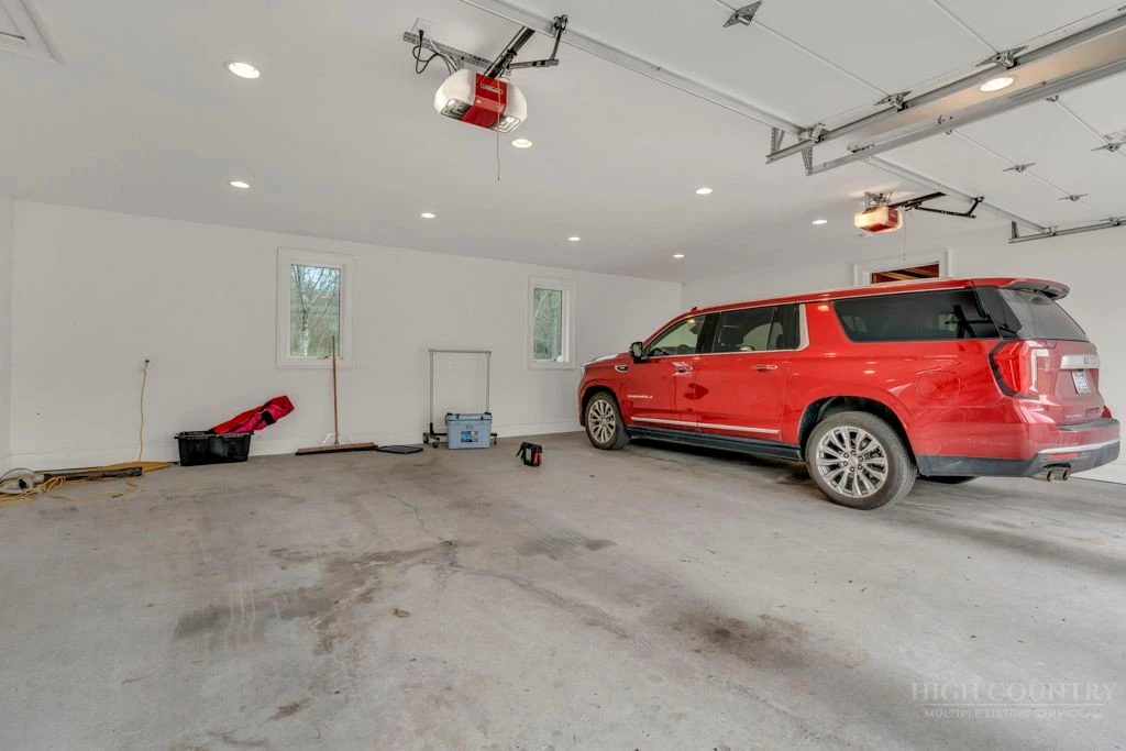 Image number 11 for the current listing