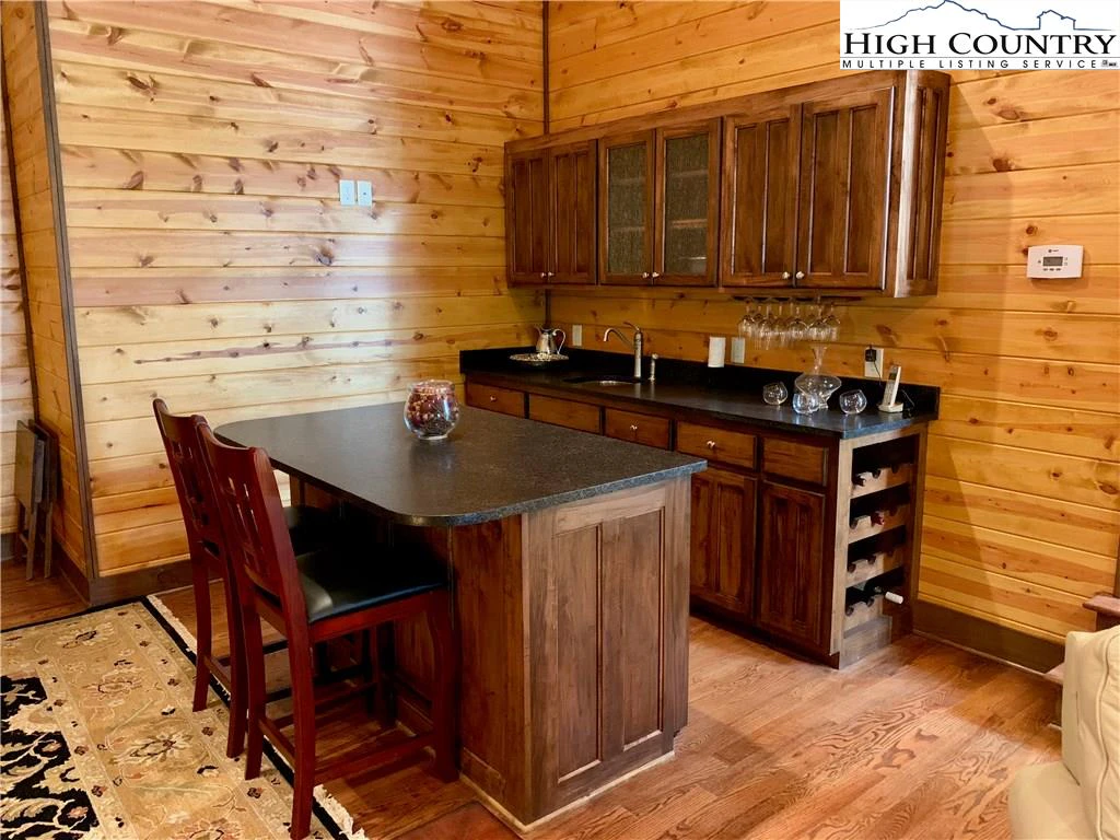 Image number 14 for the current listing