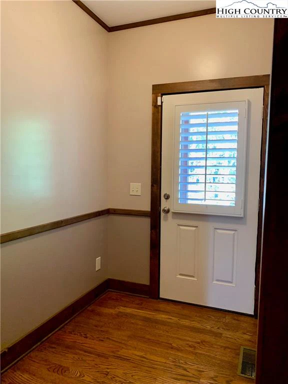 Image number 3 for the current listing