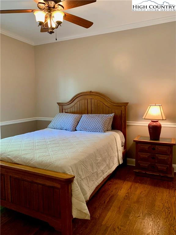 Image number 13 for the current listing