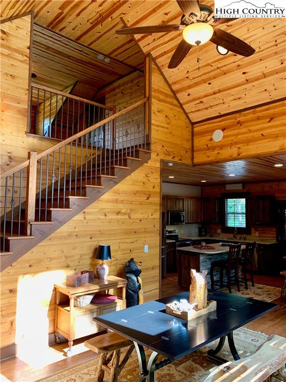 Image number 15 for the current listing