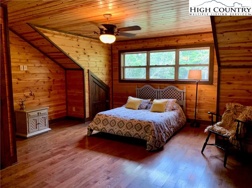 Image number 18 for the current listing