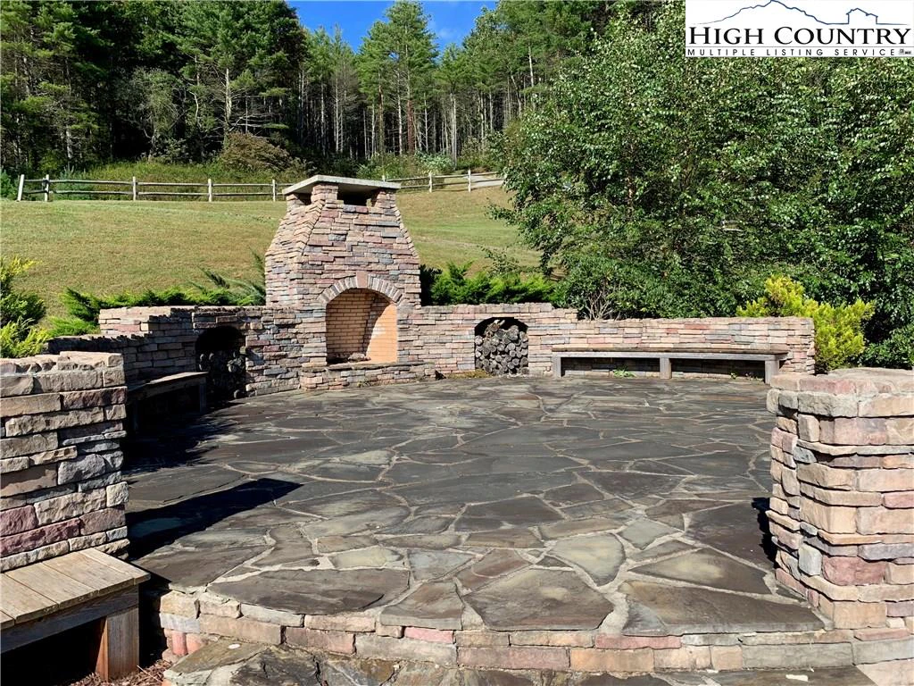 Image number 21 for the current listing
