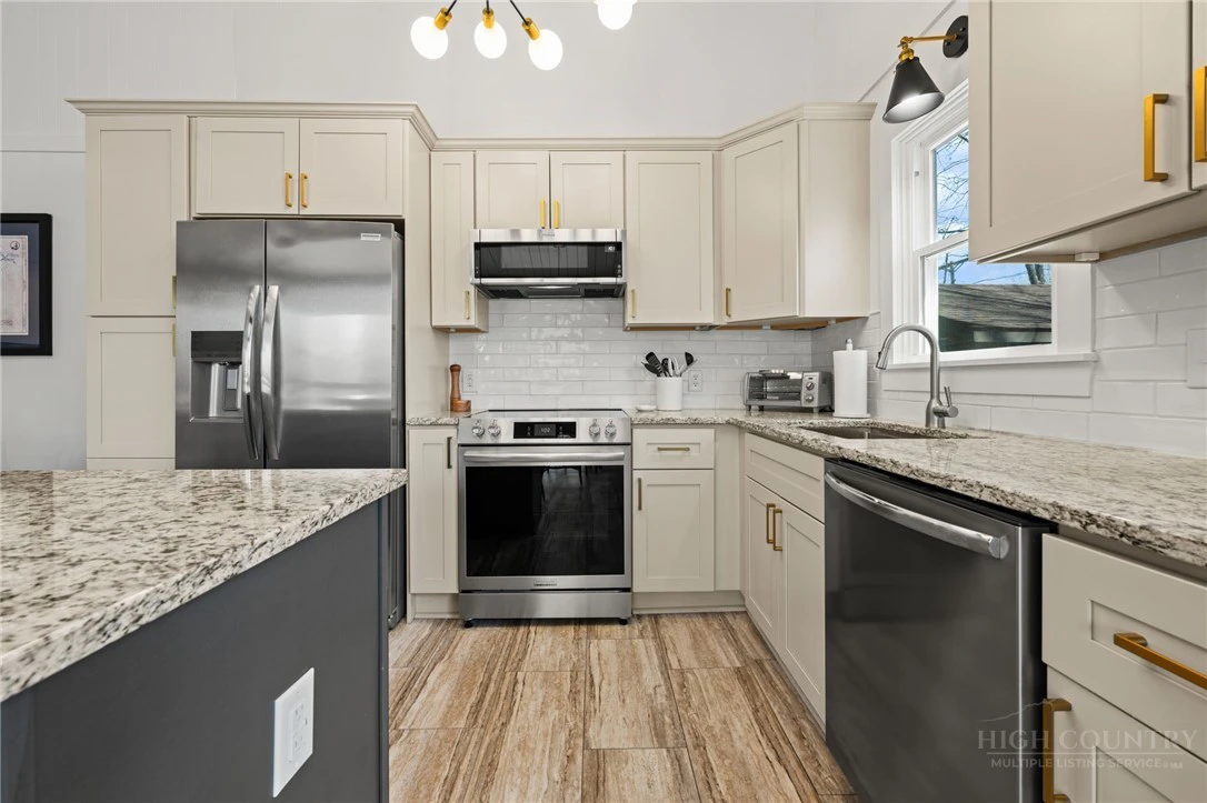 Image number 18 for the current listing
