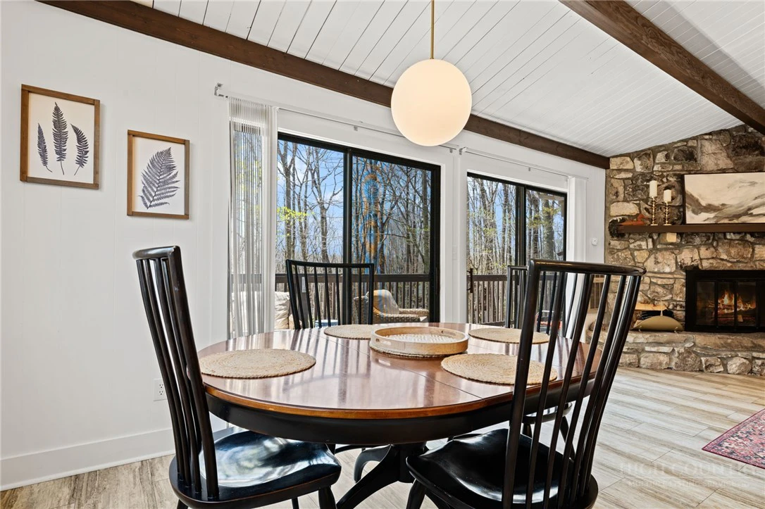 Image number 17 for the current listing