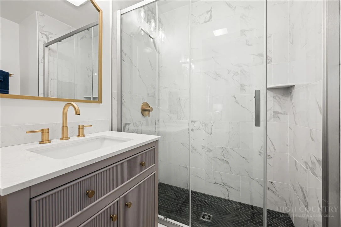 Image number 2 for the current listing