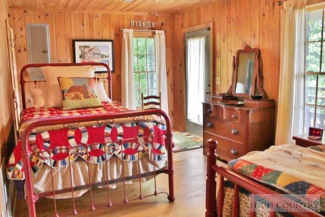 Image number 11 for the current listing