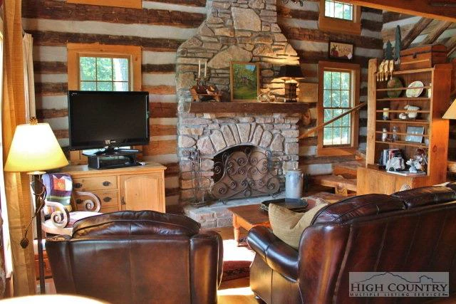 Image number 9 for the current listing