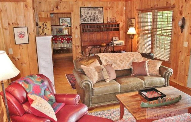 Image number 2 for the current listing