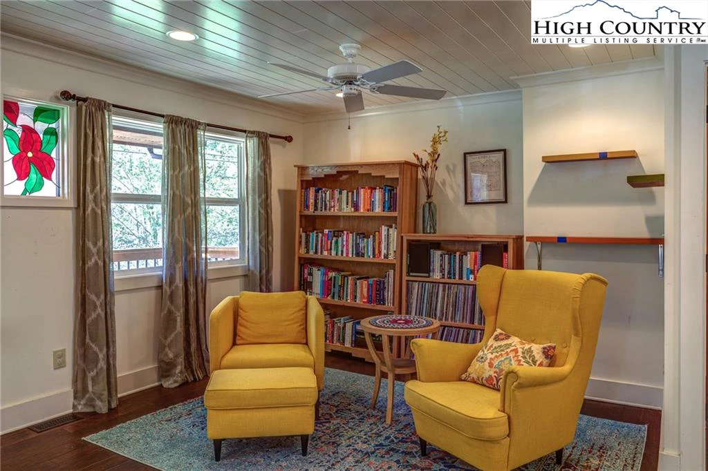 Image number 21 for the current listing