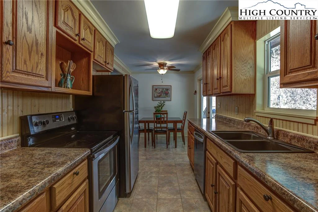Image number 20 for the current listing