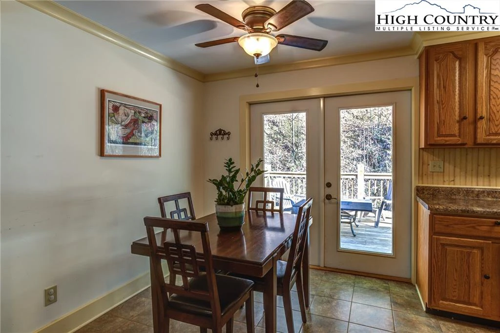 Image number 17 for the current listing
