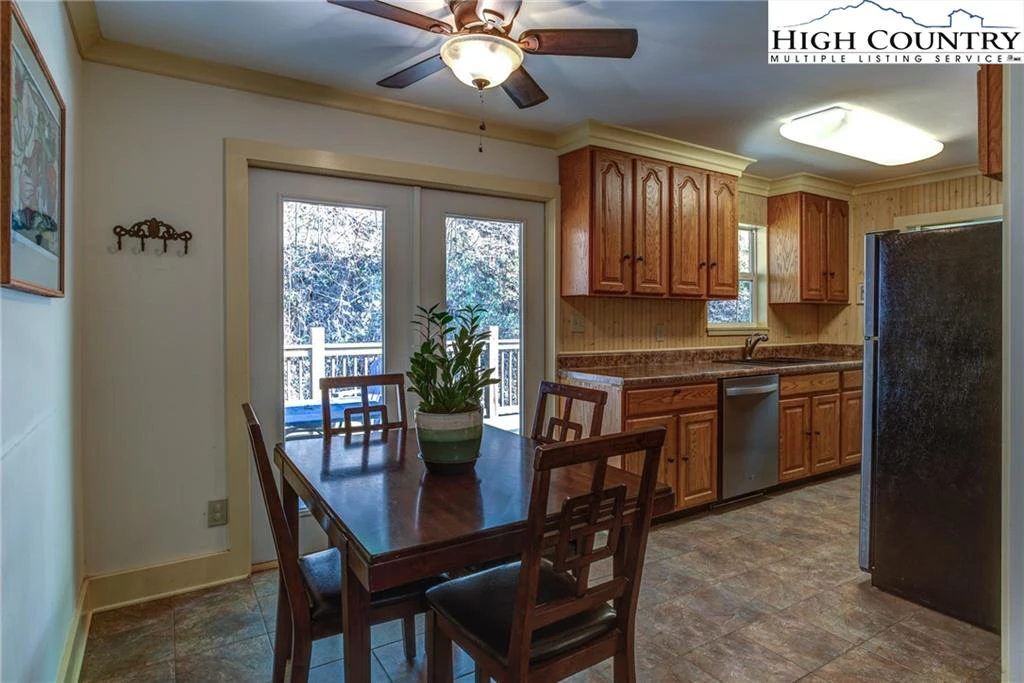 Image number 2 for the current listing