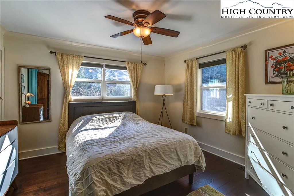 Image number 16 for the current listing