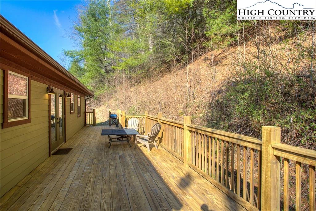 Image number 11 for the current listing