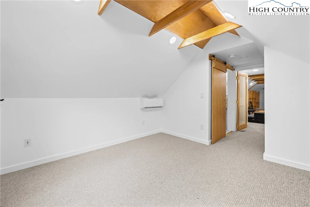 Image number 12 for the current listing
