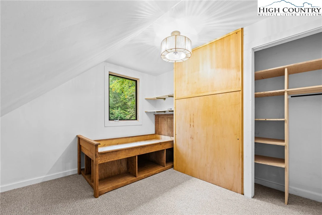 Image number 15 for the current listing