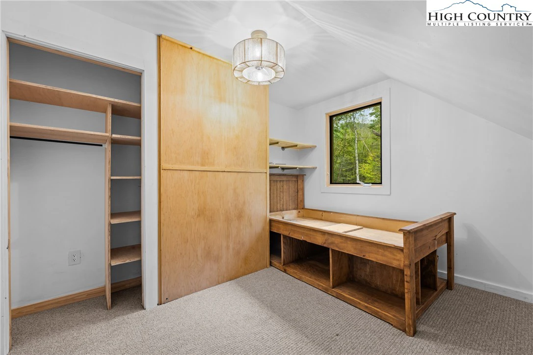 Image number 17 for the current listing