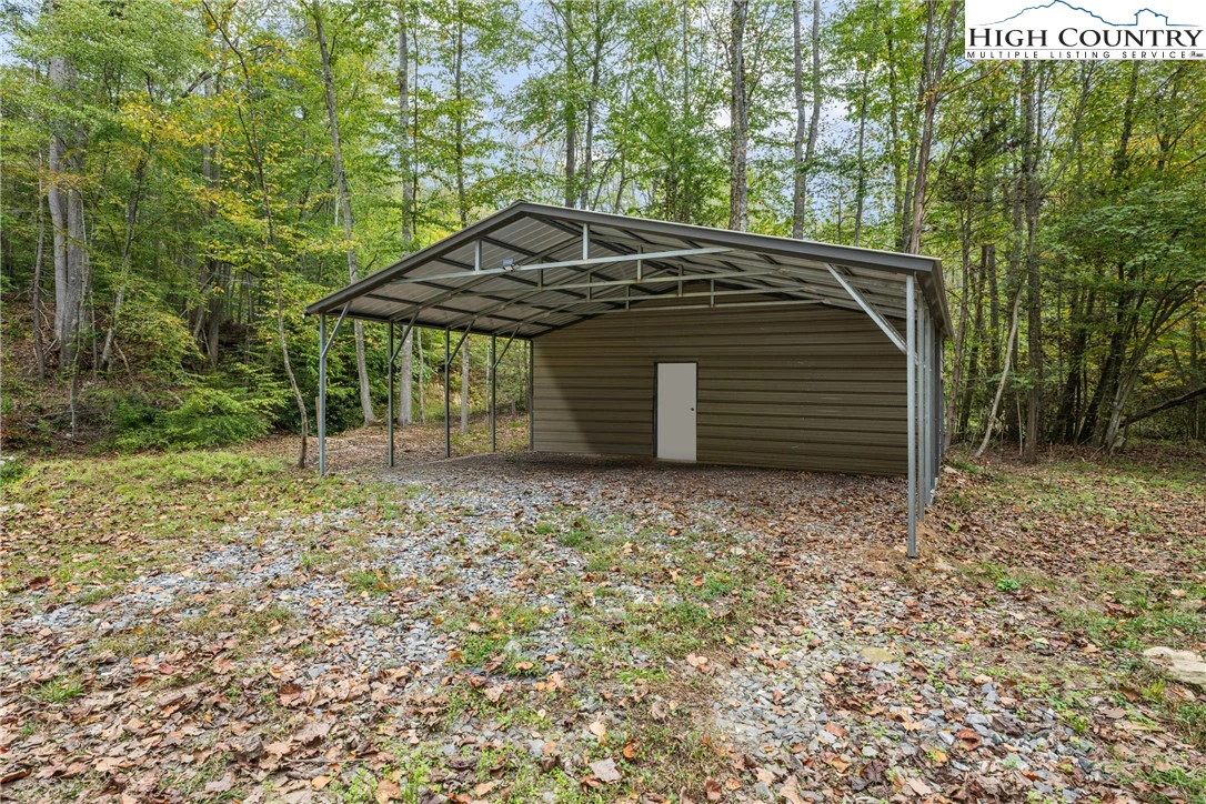 Image number 21 for the current listing
