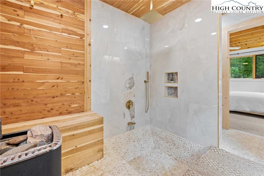 Image number 3 for the current listing