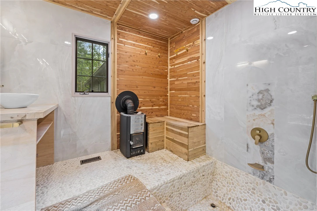 Image number 4 for the current listing