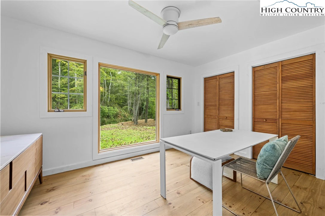 Image number 6 for the current listing