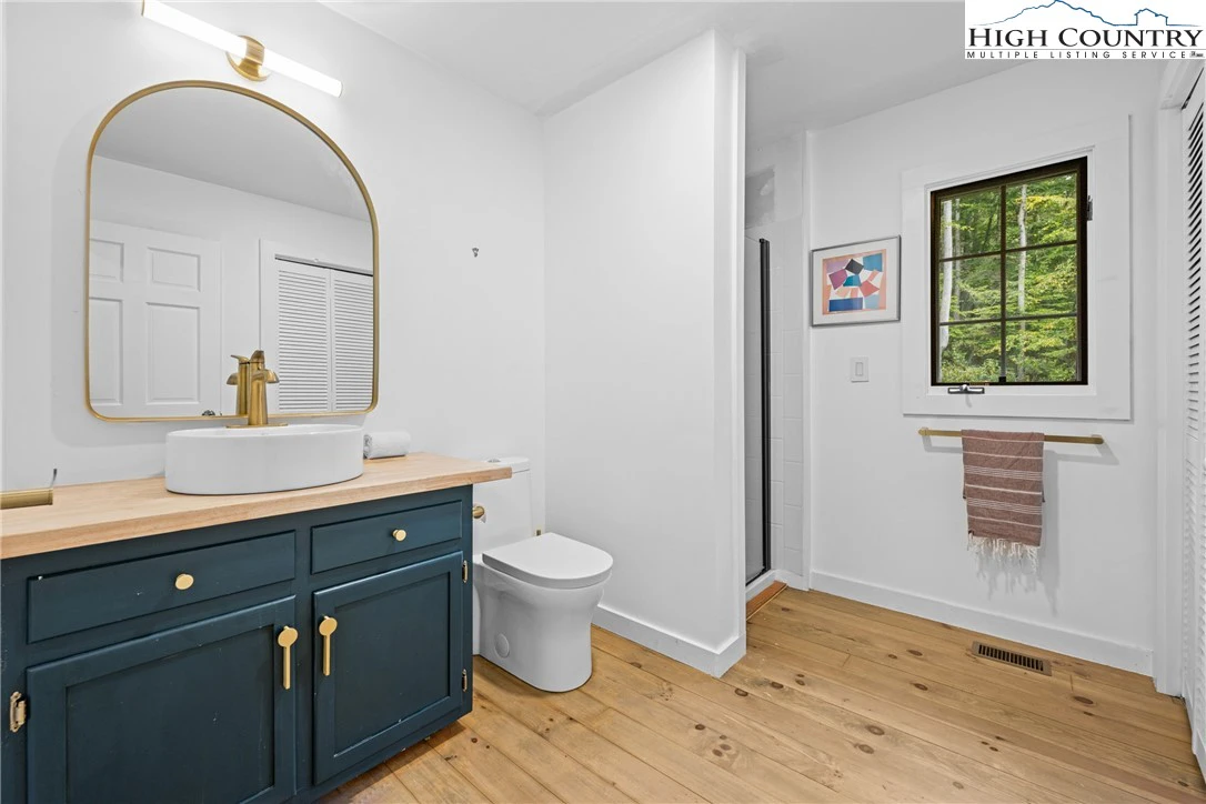 Image number 7 for the current listing