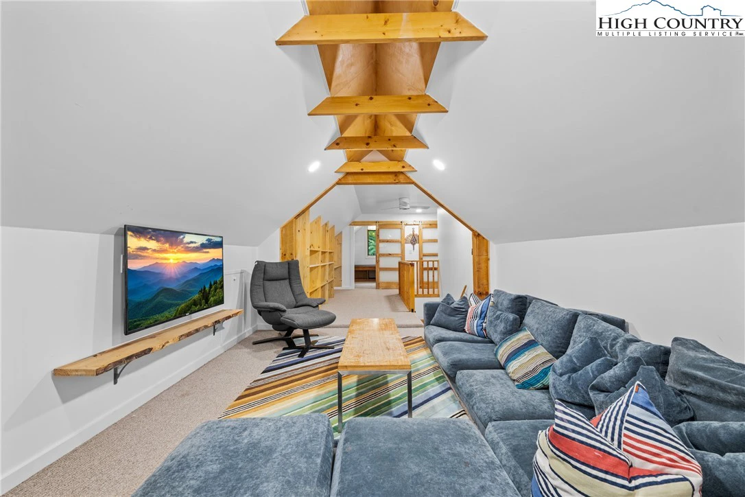 Image number 9 for the current listing
