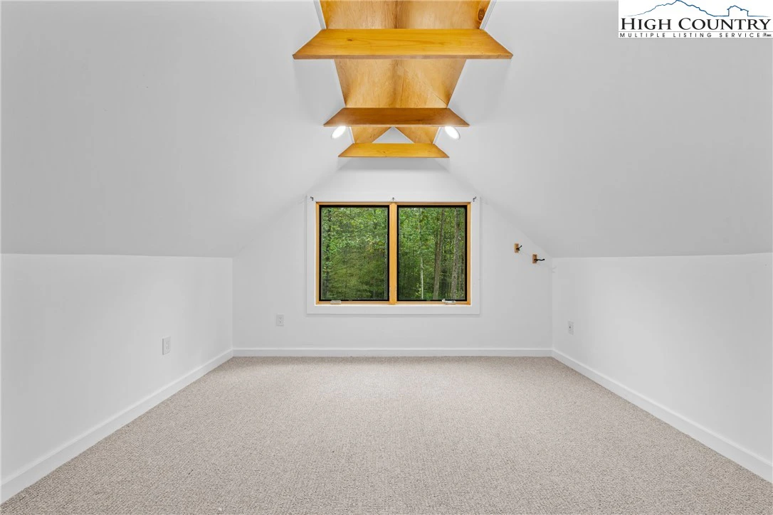 Image number 11 for the current listing