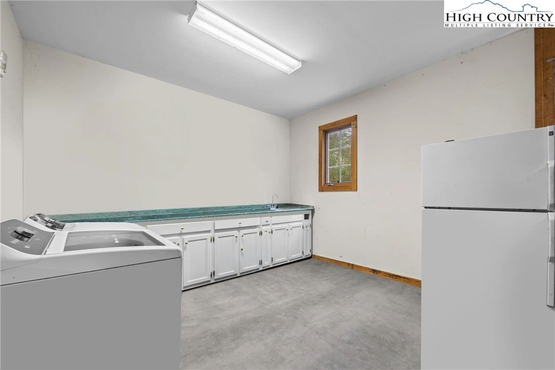 Image number 20 for the current listing