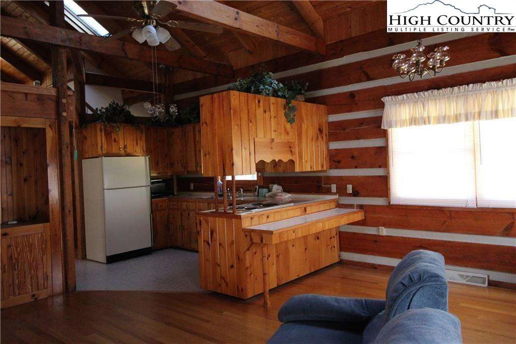 Image number 21 for the current listing