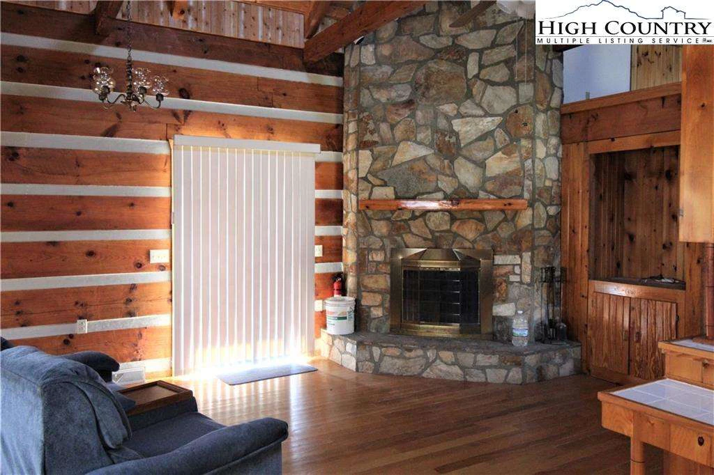 Image number 18 for the current listing