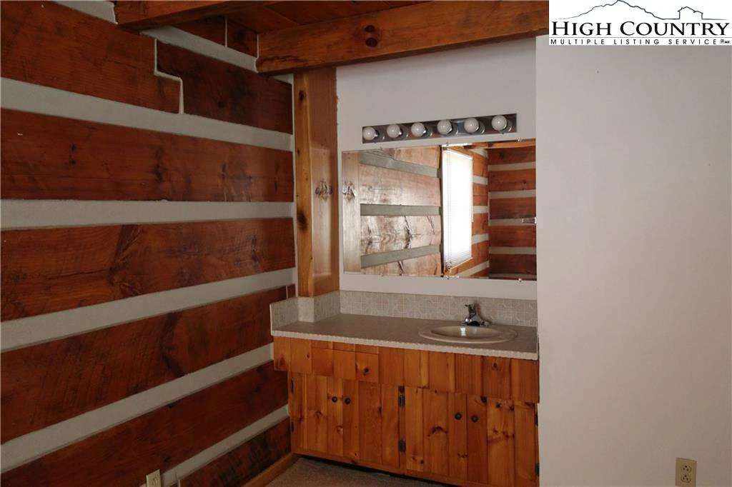 Image number 2 for the current listing