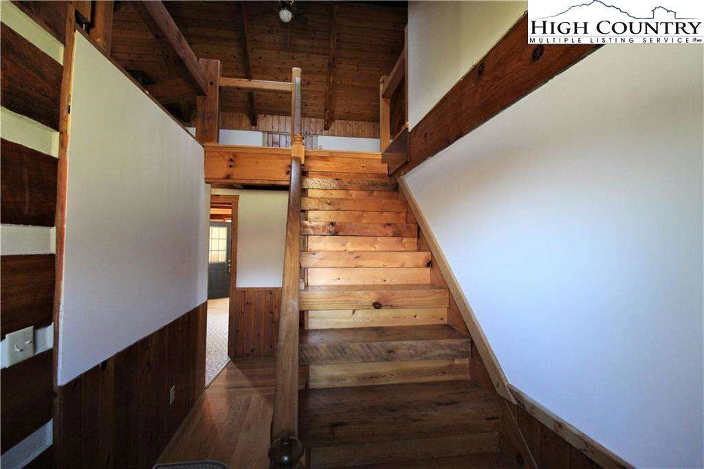 Image number 13 for the current listing