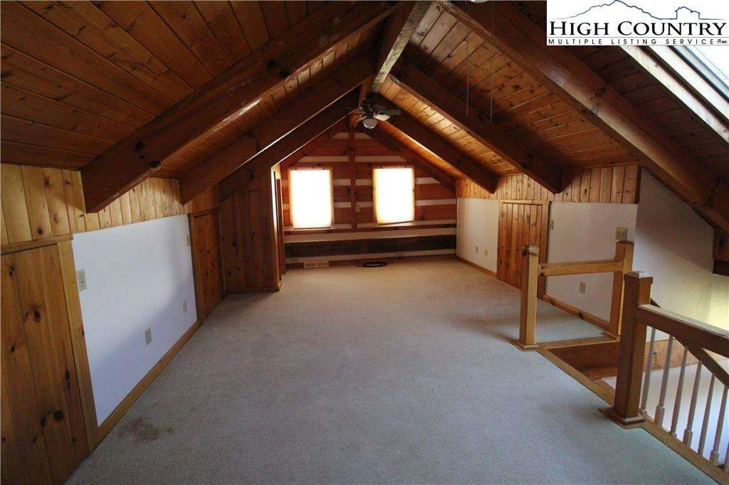 Image number 11 for the current listing