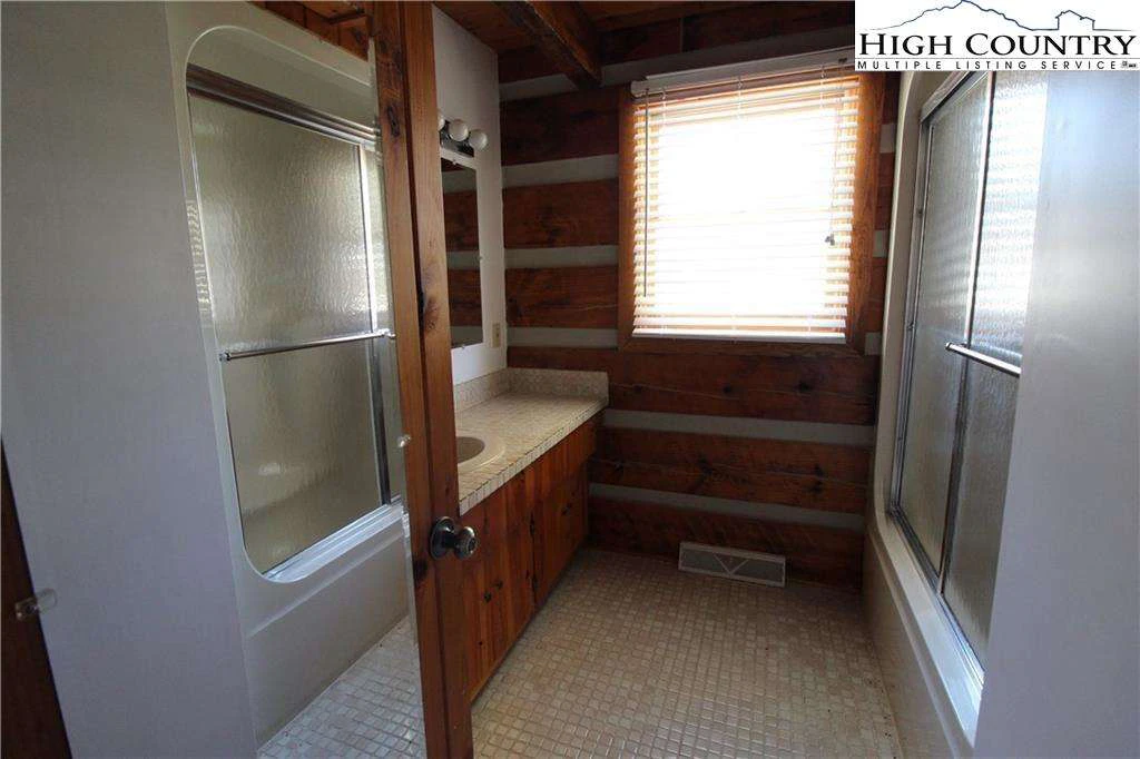 Image number 9 for the current listing