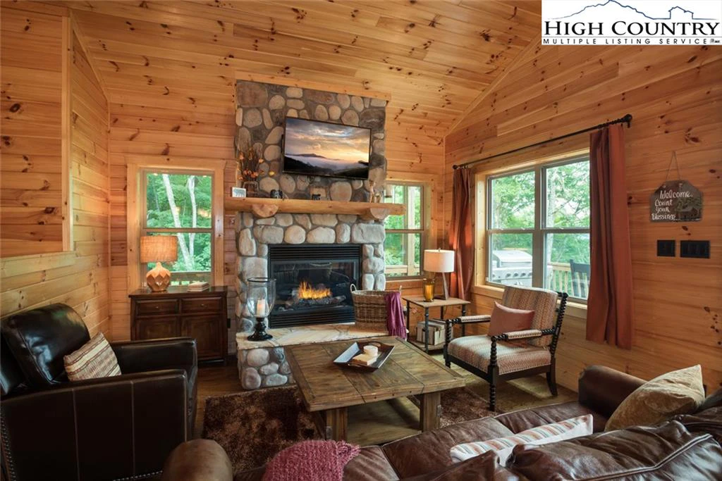 Image number 17 for the current listing
