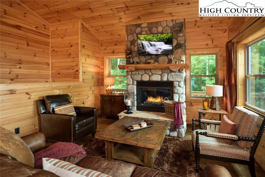 Image number 16 for the current listing