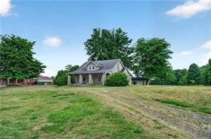 Image number 28 for the current listing
