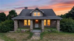 Image number 1 for the current listing
