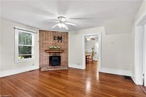 Image number 3 for the current listing